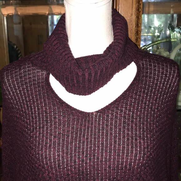 IN San Fransisco black and maroon cut out sweater - Picture 4 of 8